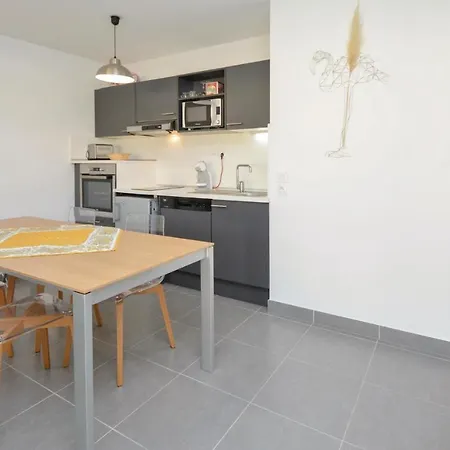 Apartment Cozy In With Kitchen *